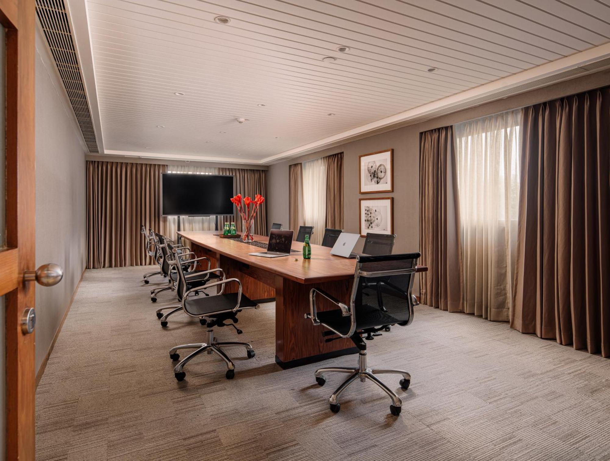 The Raintree, St. Mary'S Road Chennai Exterior foto Meeting room